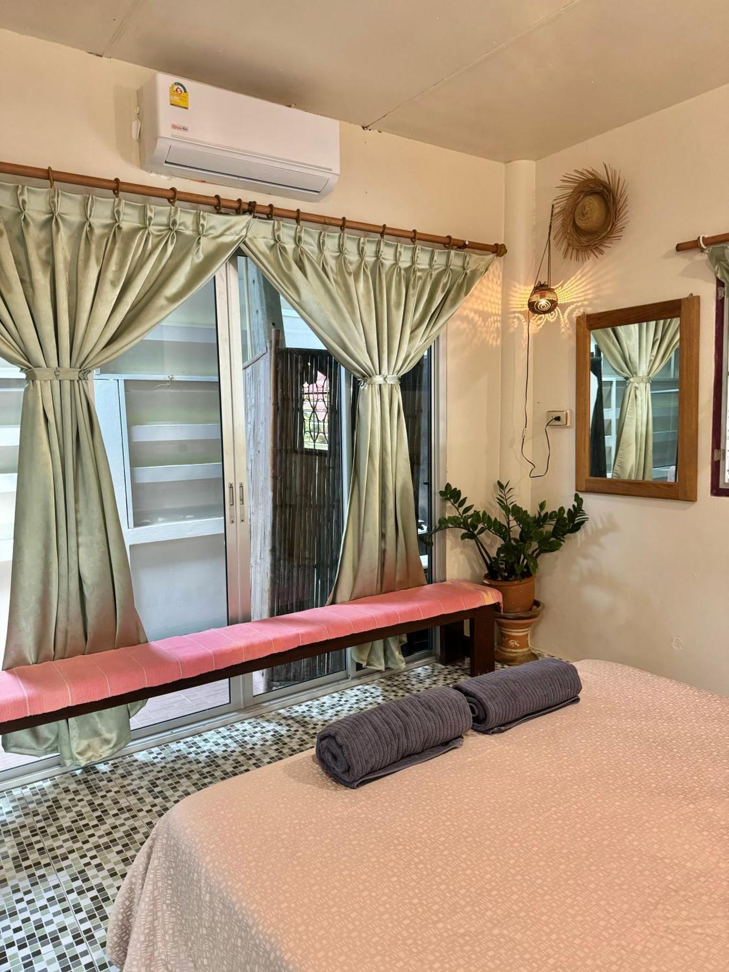 River Flow House Bangtanod Photharam Номер фото